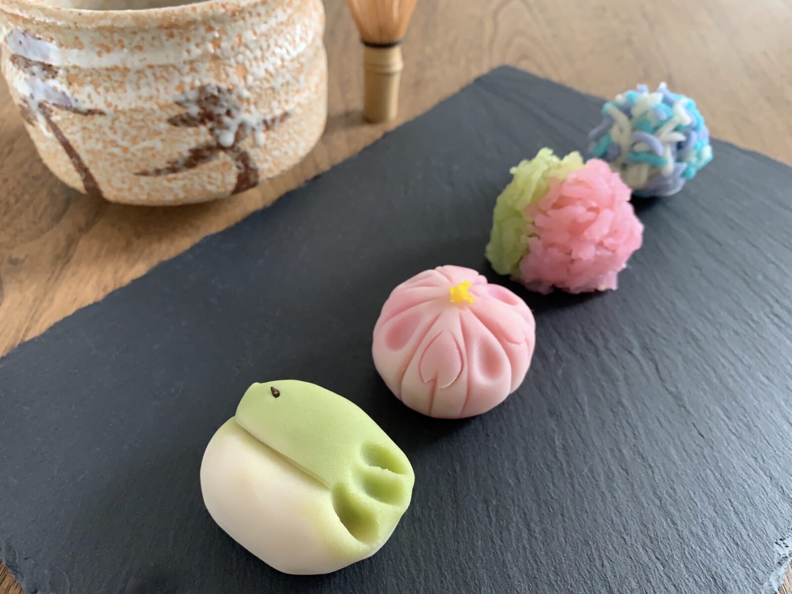 【和菓子の種類を徹底解説!】分類・季節・人気ランキングまで詳しく紹介 | サザエの食卓ジャーナル | サザエ食品株式会社